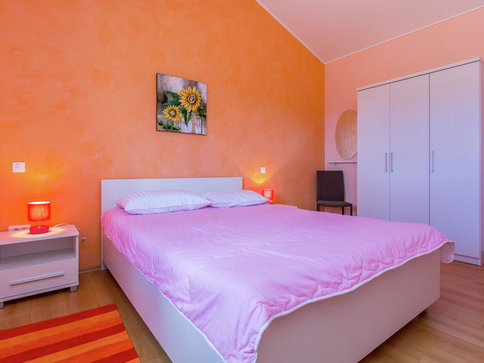 Others 3, Villa in Kma?i?i With Private Pool, Tinjan