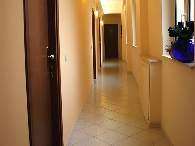Others 4, Hotel Piro, Messina