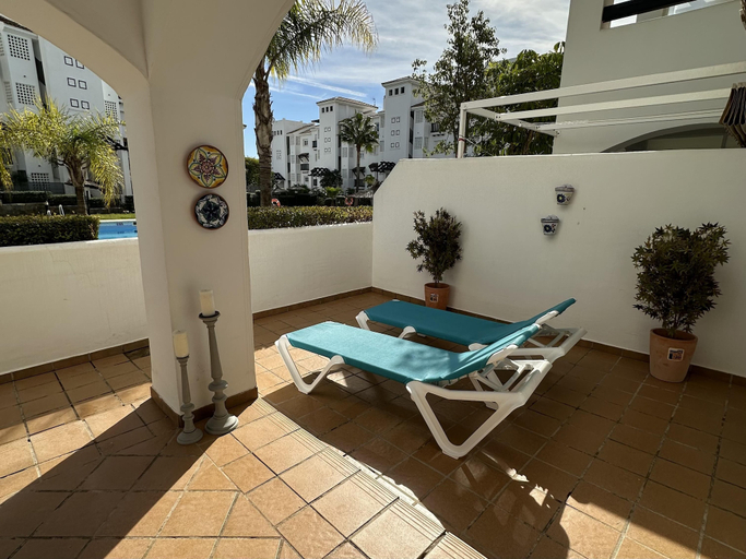 Property grounds 5, 2 Bed-sleeps 4-private Patio-pool-aircon, Málaga