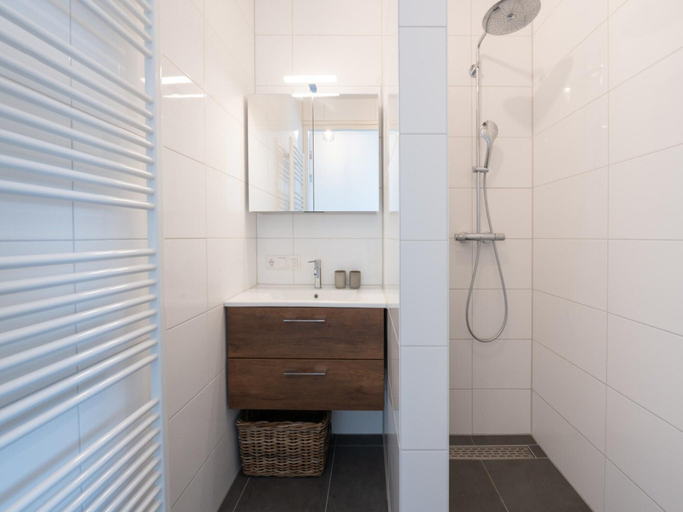 Bathroom 4, Apartment Veerse Meer With Private Marina, Middelburg
