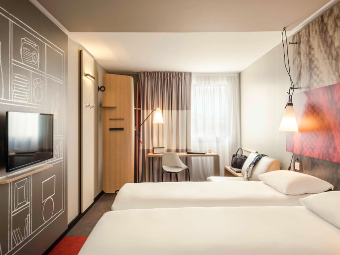 Bedroom 2, ibis Styles Troyes Centre, Aube