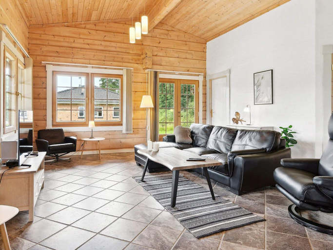 Others 4, 5 Star Holiday Home in Hadsund, Mariagerfjord