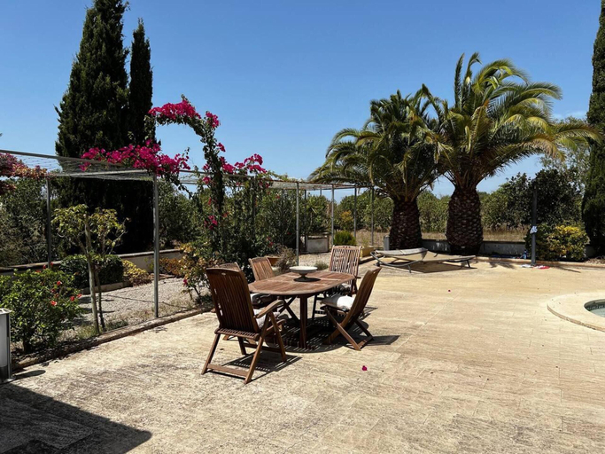 Outdoor dining, Casa de Ensueno Sleeps 8 With Pool, Baleares