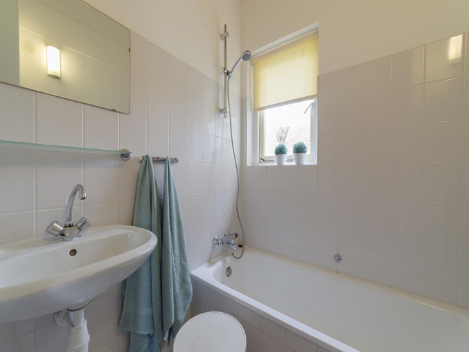 Bathroom 5, Oyster Coast: Sauna and Family Charm, Kapelle