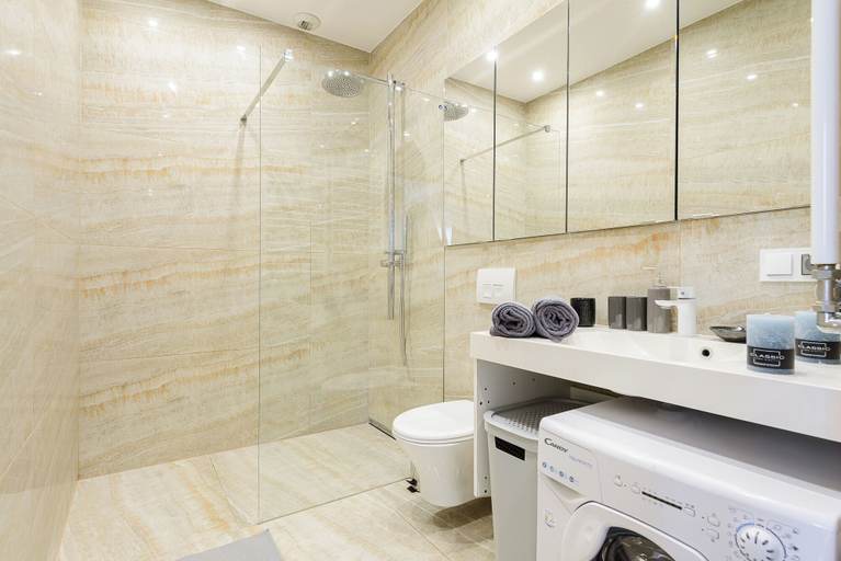 Bathroom 4, Lumina cozy apartment with gym in Center, Warsaw