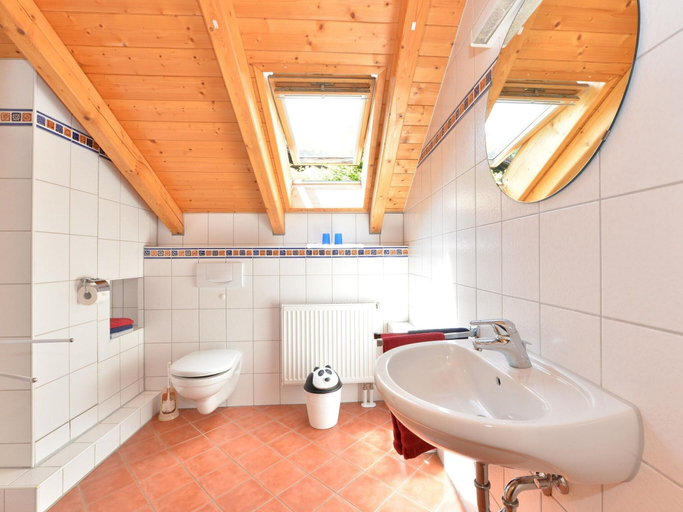 Bathroom 2, Ferienhaus aus Holz in der Nahe des Skigebiets, Regen