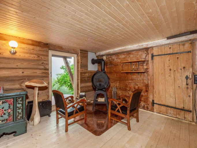 Dining 2, Chalet in Rossiniere With Sauna and Mountain Views, Pays-d'Enhaut