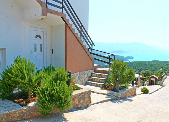 Apartments Villa Milna 1