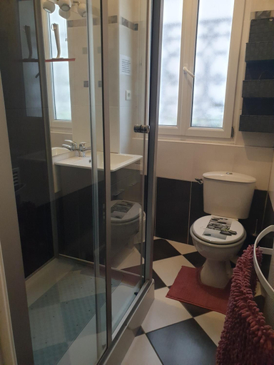 Bathroom, La Demeure, Landes