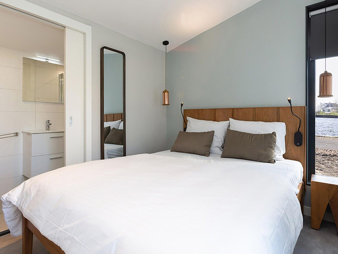 Room 3, Lakeside Bliss in Friesland, Lemsterland