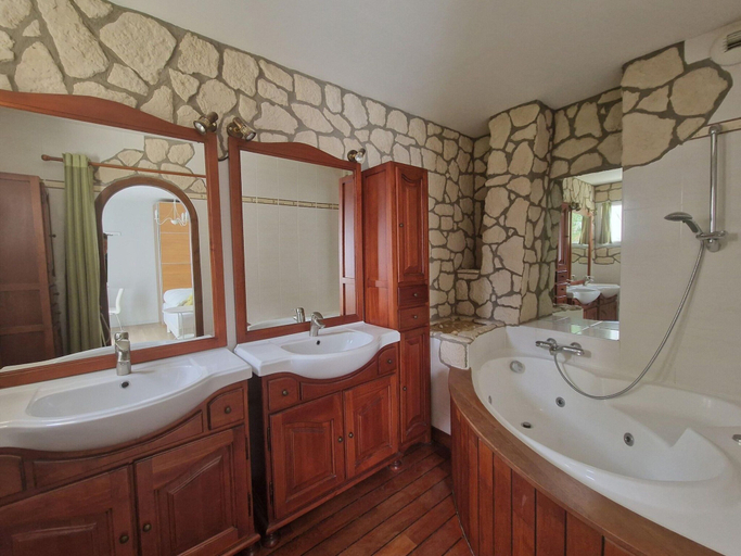 Bathroom 5, Single-storey Holiday Home, 150 m From the Beach, Côtes-d'Armor
