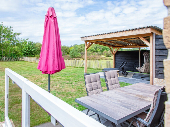 Dining 5, Holiday Home Near Dunes With Wellness Garden, Texel