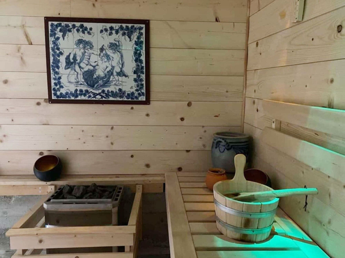 Private kitchen 4, Chalet in Rossiniere With Sauna and Mountain Views, Pays-d'Enhaut