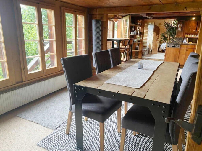 Others 5, Chalet in Rougemont Near Ski Slopes, Pays-d'Enhaut