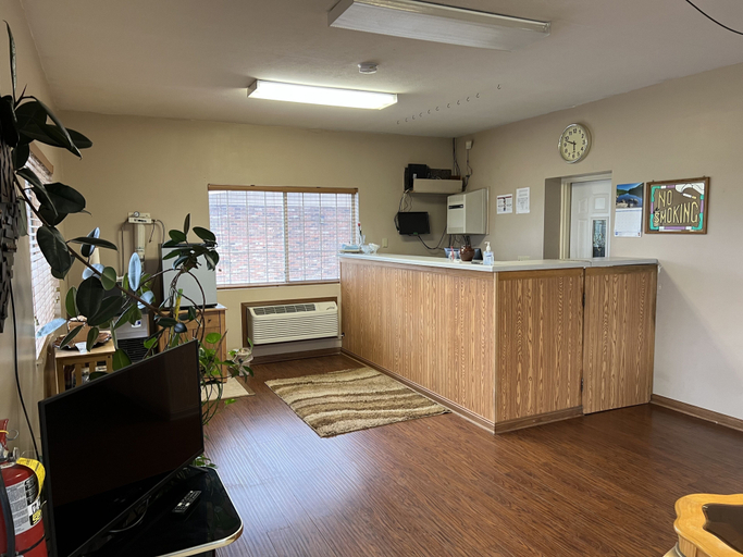Public Area, Town & Country Motel, De Witt