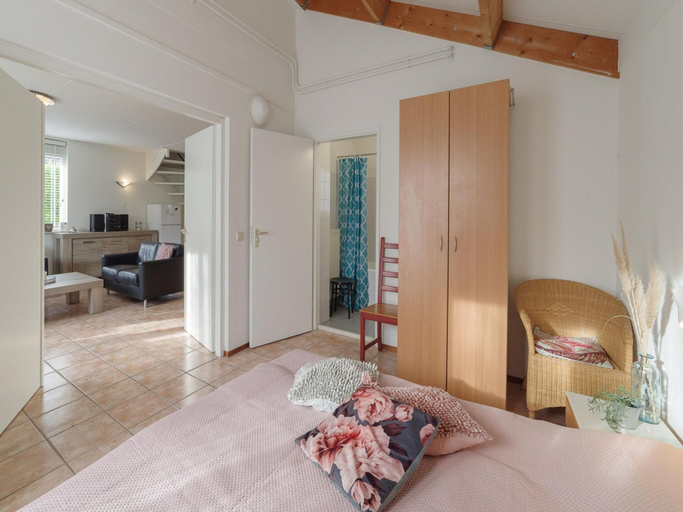 Room 4, Holiday Home in Quiet Dutch Park With Garden, Kapelle