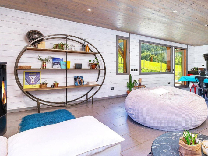 Living room 5, Chalet in Moulin With Sauna & Stunning Views, Savoie