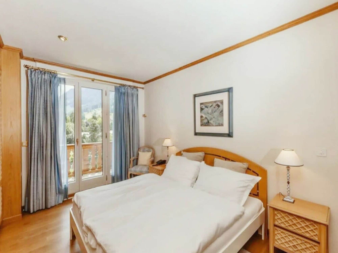 Room 4, Lush Apartment With Indoor Pool, Saanen