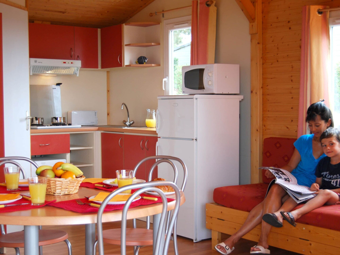 Dining 5, Cottage With AC Near Beach, Agde, Hérault