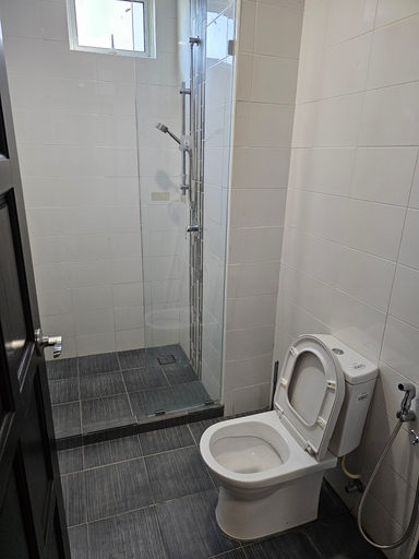 Bathroom 16