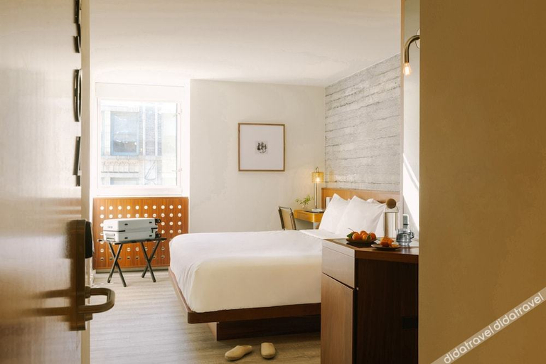 Bedroom 2, Sonder Henri on 24, New York