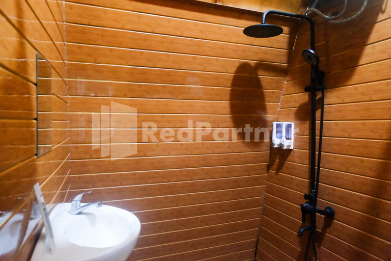 Bathroom 4