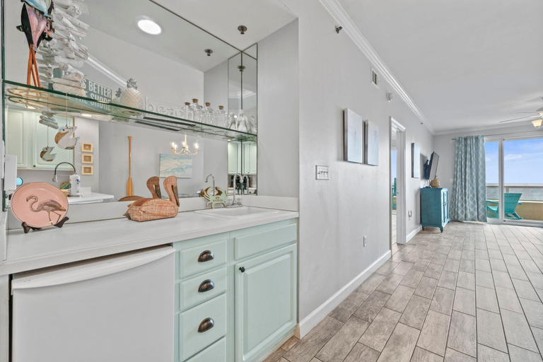 Others 5, Enclave 404, Baldwin