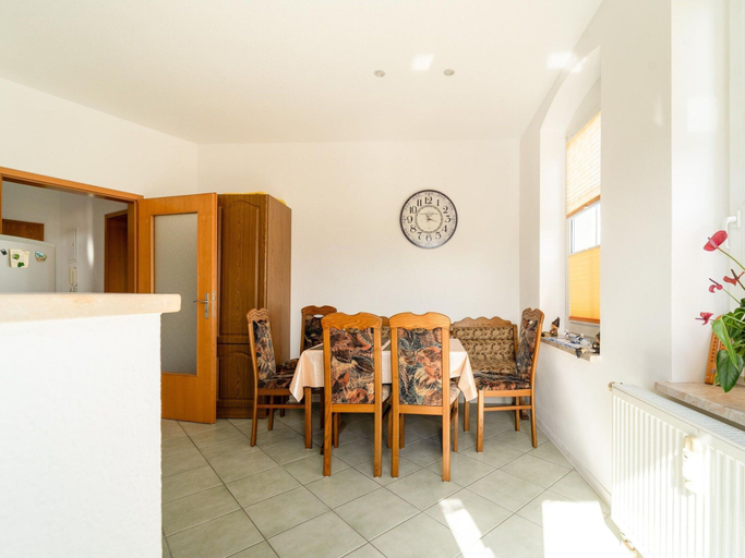Dining 5, Cozy Family Stay in Petersberg, Saalekreis