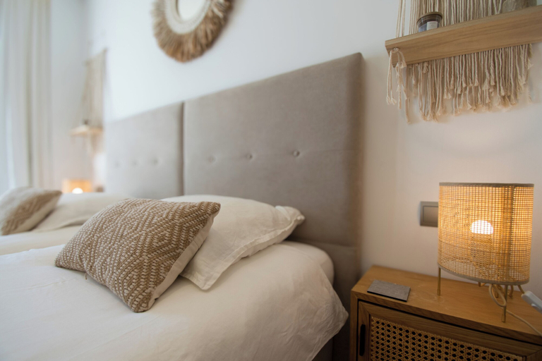Room 5, Stylish 3-bed Apt on La Cala Golf 15th Hole View, Málaga