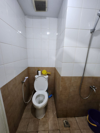 Bathroom 3, Green Pramuka By Santoso Family, Jakarta Pusat