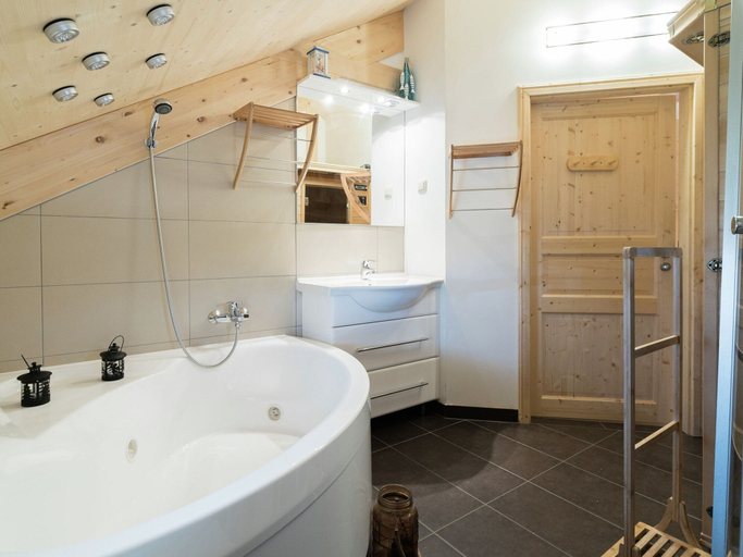 Bathroom 5, Appealing Chalet With hot tub, Murau
