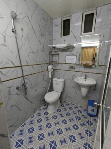 Bathroom 5, Phuong Thanh Hotel, District 10