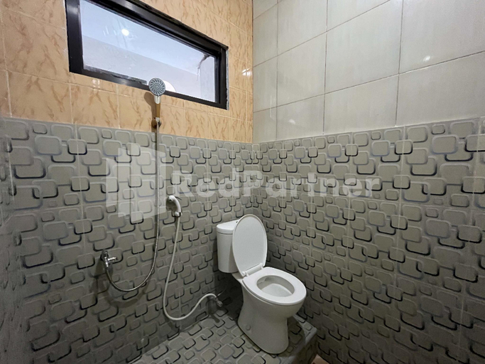 Bathroom 15