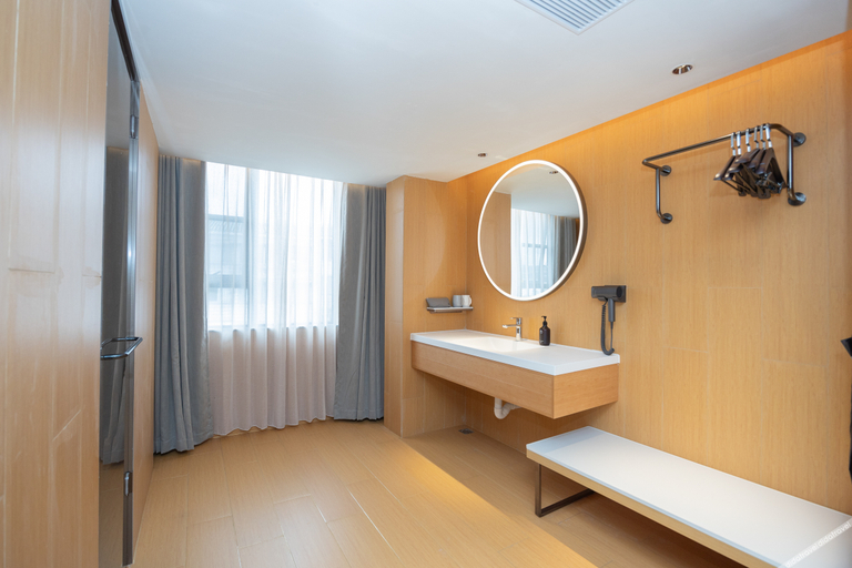 Bathroom 4, Ji Hotel Guilin Elephant Trunk Hill Scenic Spot Xiaxi Road, Guilin