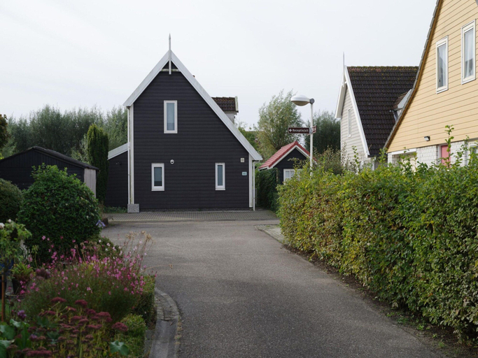 Exterior 1, Spacious Holiday Home With Sauna Near Beach, Kapelle