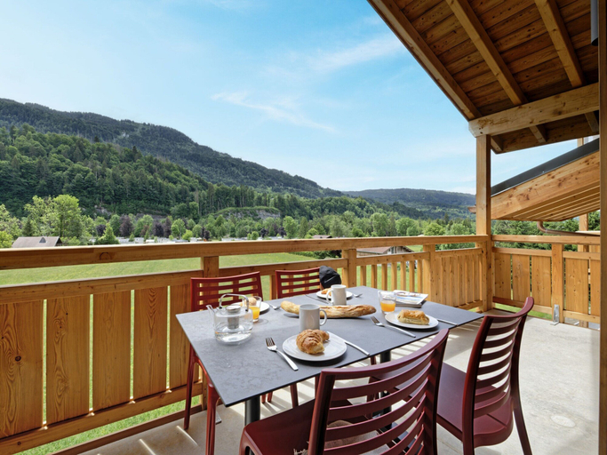 Dining 1, Chalet in Samoens Near Grand Massif Lift, Haute-Savoie