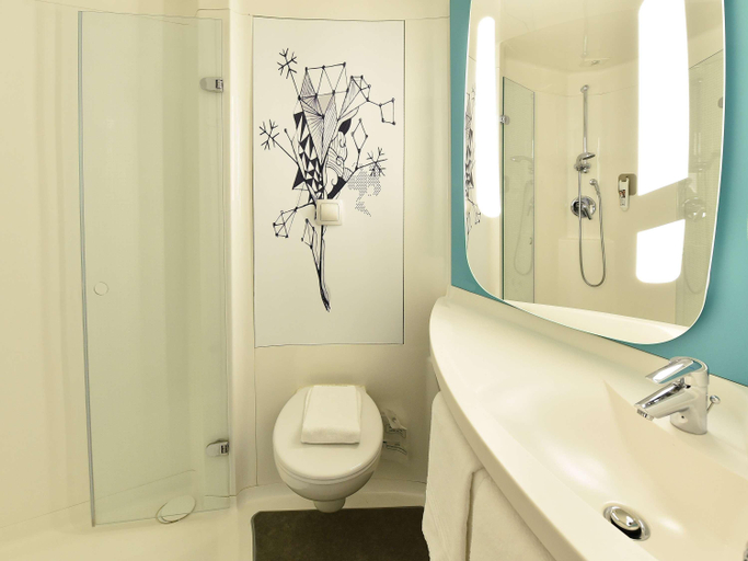 Bathroom, Ibis Budget Dijon Centre Clemenceau, Côte-d'Or