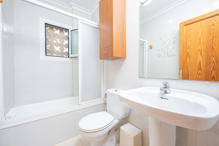 Facilities 2, North House, Baleares