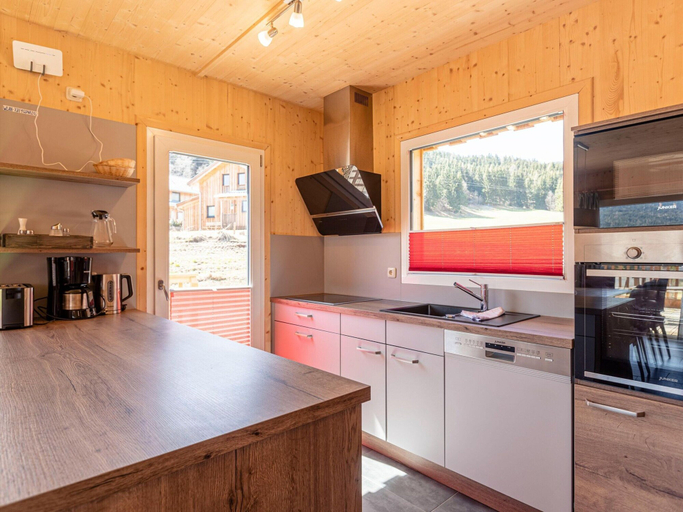 Others 5, Appealing Chalet With hot tub, Murau