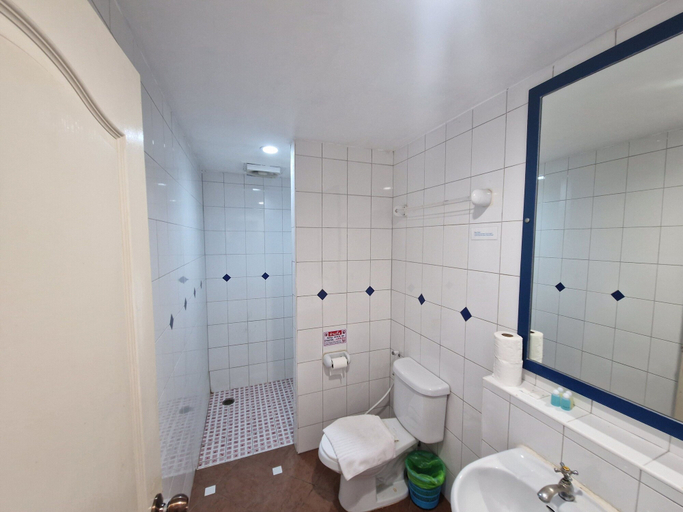 Bathroom 4, Bonanza Patong Hotel, Phuket Island