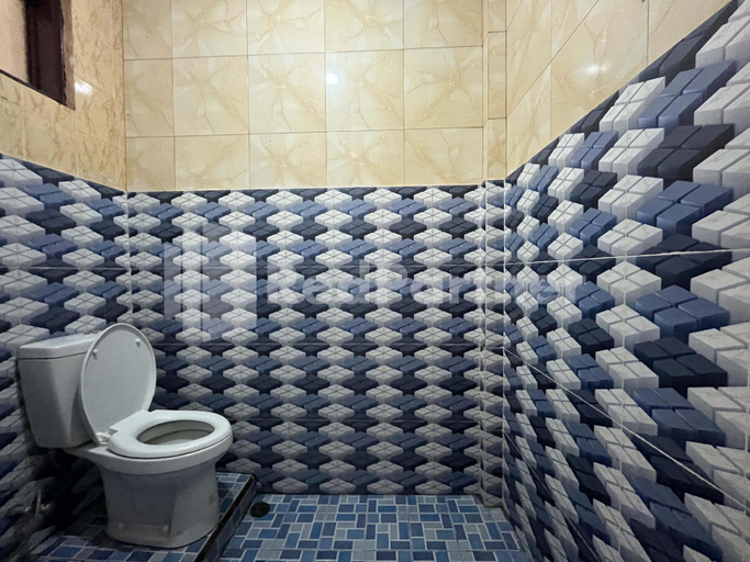 Bathroom 16