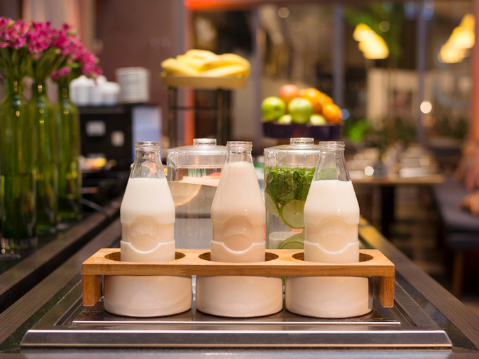 Food & Drinks 15