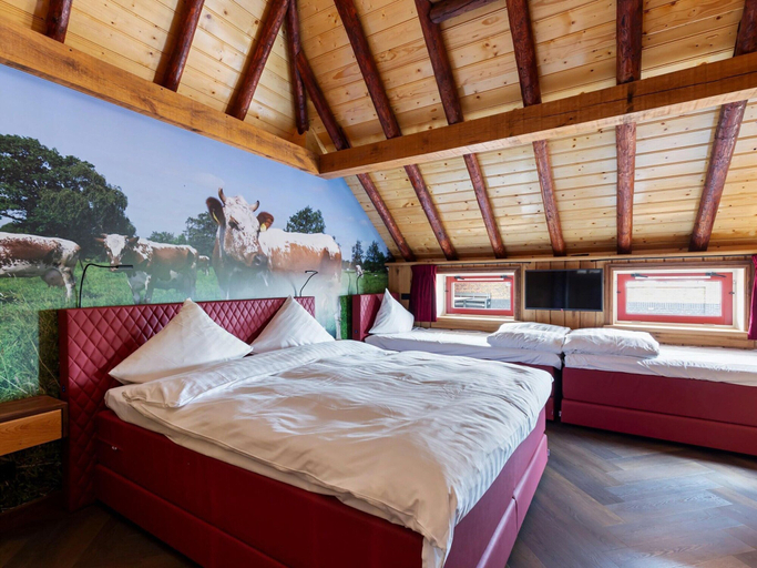 Room 4, Detached Home in Friesland by Canal, Tytsjerksteradiel