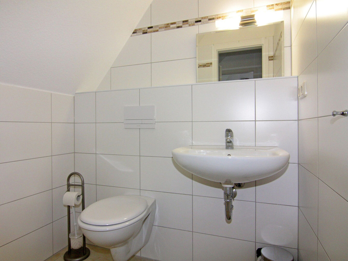 Bathroom 3, Ferienwohnung Seemoewe im Faehrhaus Vieregge, Vorpommern-Rügen