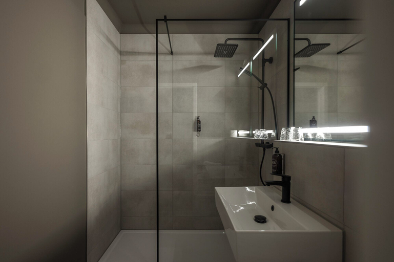 Bathroom 5, Leipzig Suites, Leipzig