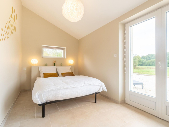 Room 5, Charming House in Hautefort With Pool & Nature, Dordogne