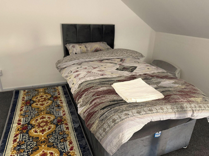 Room 5, Entire Studio With 2 Extra Beds, London