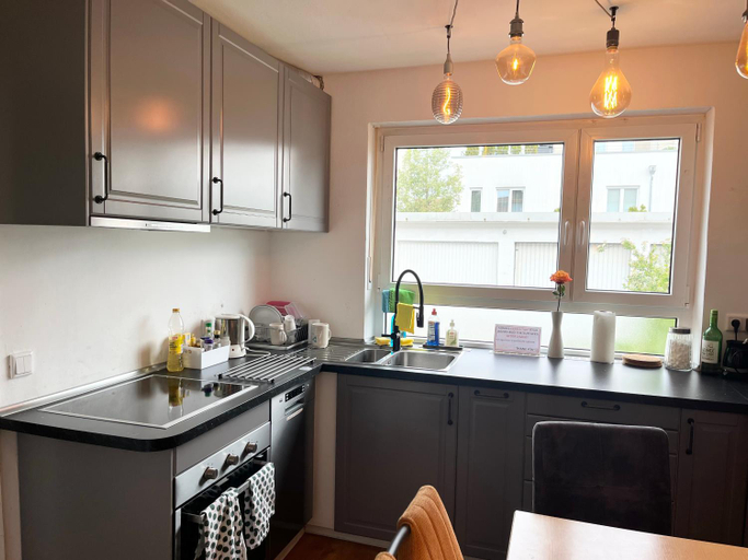 Others 4, Gemutliche Privatzimmer mit geteiltem Bad, Kuche und Garten, München
