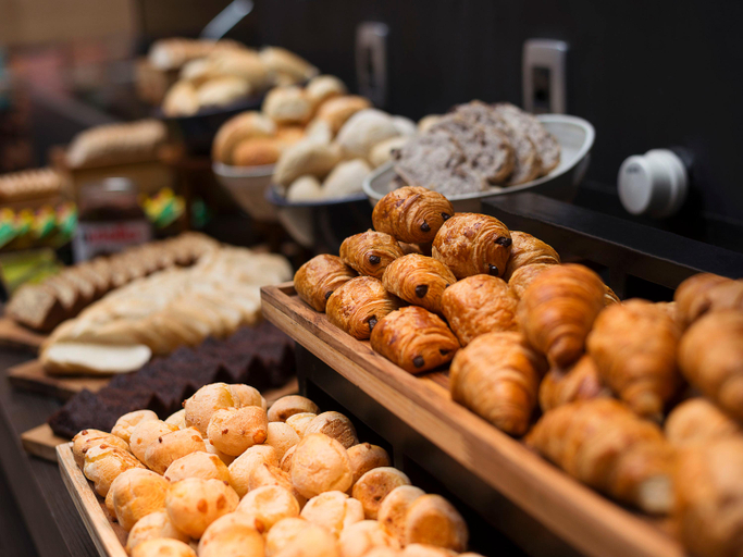 Food & Drinks 19
