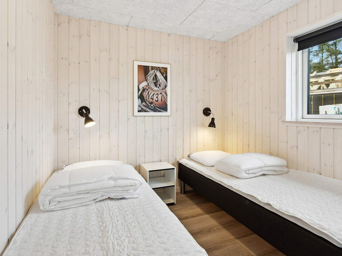 Room 2, 5 Star Holiday Home in Romo, Tønder